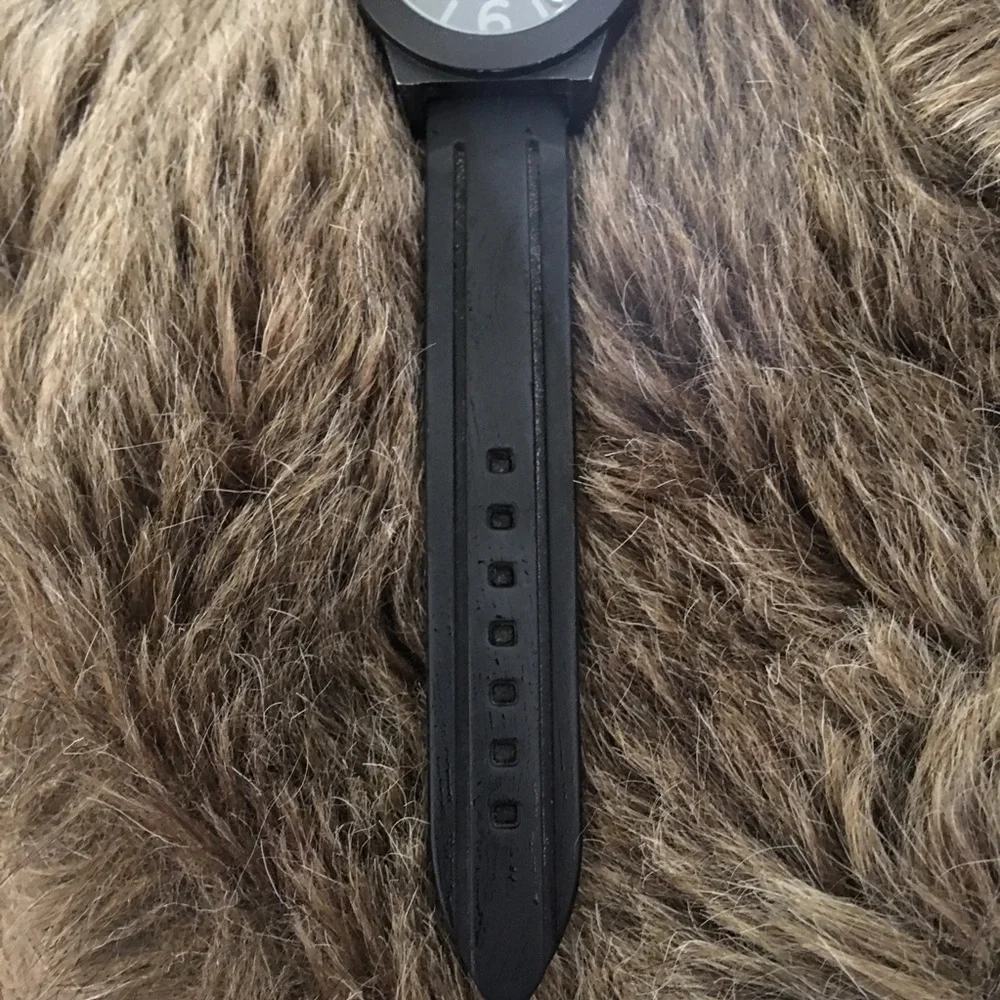Unisex black silicone band quartz watch new